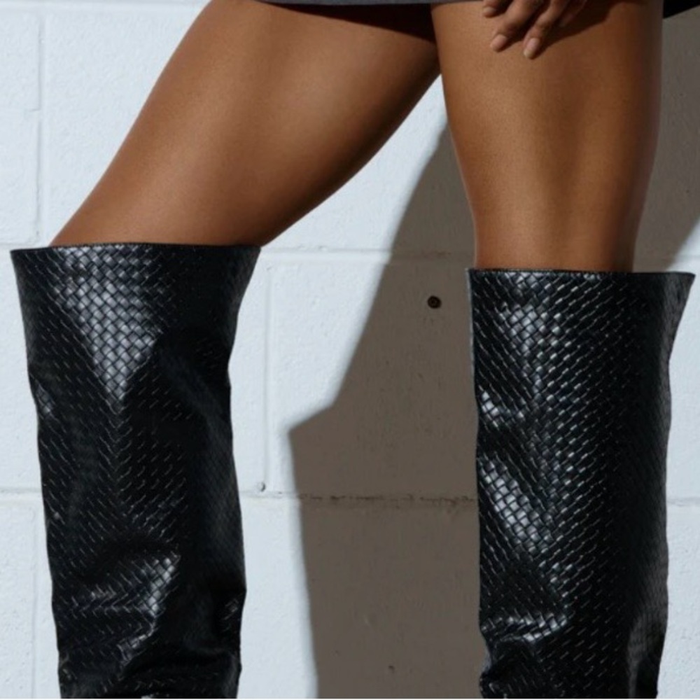 Over the knee boots in black size 5.5 - Picture 2 of 5